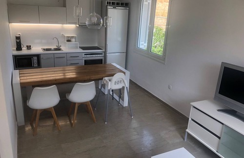 Eleios-Pronnoi House | Modern apartment 10 minutes from the beach.