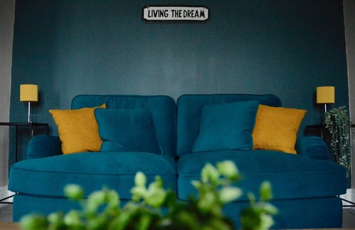 Inchbrook Apartment | Modern Apartment - 2 King size beds, 1 sofa bed