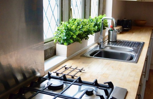 Inchbrook Apartment | Modern Apartment - 2 King size beds, 1 sofa bed
