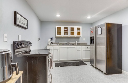 Jonesboro Apartment | Modern Apartment: 22 Mi to Downtown Atlanta!
