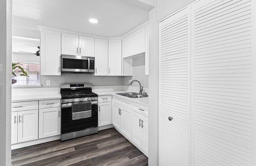 Port Hueneme Apartment | Modern Apartment - 5 mins from the Beach!