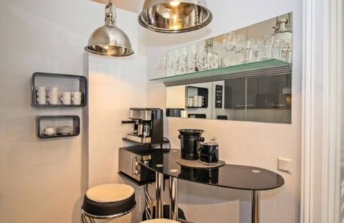 Schottenfeld Apartment | Modern apartment (63sqm) with bathtub and open kitchen