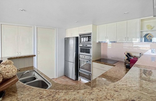 Maroochydore Apartment | Modern Apartment in the Heart of Cotton Tree