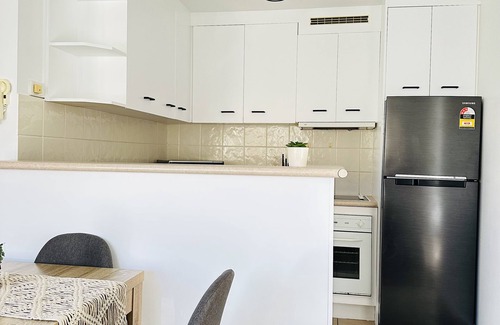 Surfers Paradise Apartment | Modern Apartment in Chevron Island