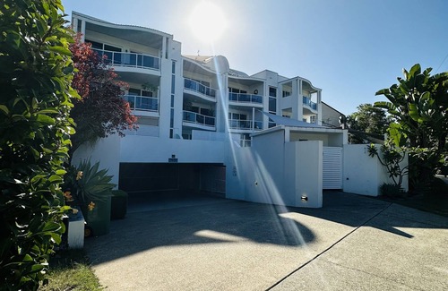 Surfers Paradise Apartment | Modern Apartment in Chevron Island