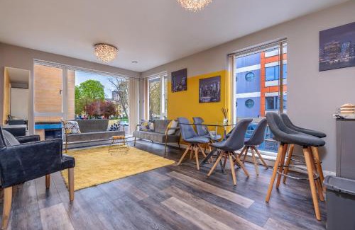 Saint Paul's Apartment | Modern apartment by Portland Sq w/courtyard views