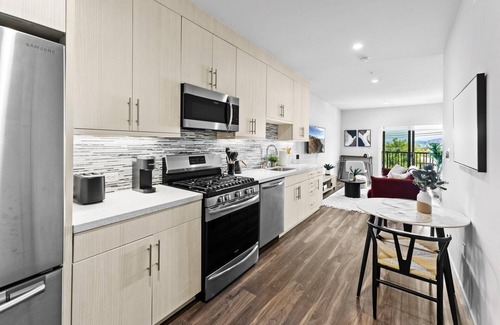 Melrose Apartment | Modern Apartment Centrally Located in West Hollywood