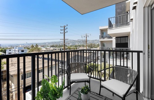 Melrose Apartment | Modern Apartment Centrally Located in West Hollywood