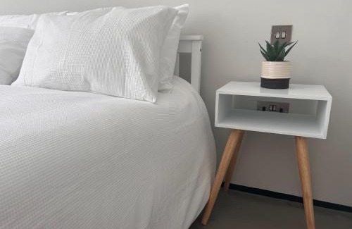 Woodstock Apartment | Modern Apartment Central Woodstock with Parking