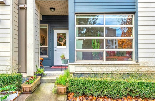 Grandview-Woodland Apartment | Modern Apartment close to Downtown Vancouver. Steps away from Commercial Drive!