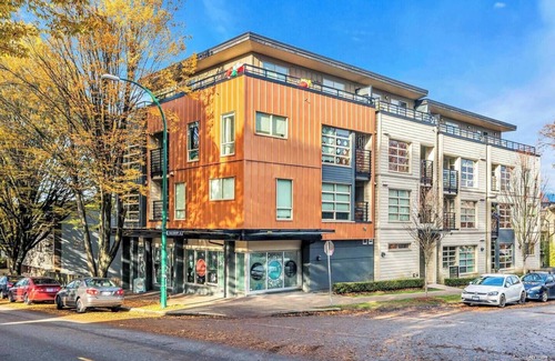 Grandview-Woodland Apartment | Modern Apartment close to Downtown Vancouver. Steps away from Commercial Drive!