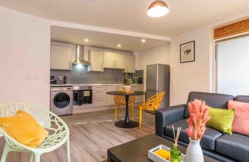 Leicester City Centre Apartment | Modern Apartment, Free Parking & Monthly Savings