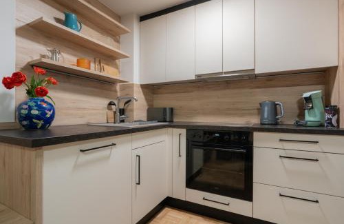 Gmunden Apartment | Modern Apartment, Full Kitchen, for 6