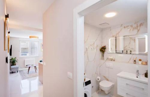 Mokosica Apartment | Modern Apartment Hortenzia