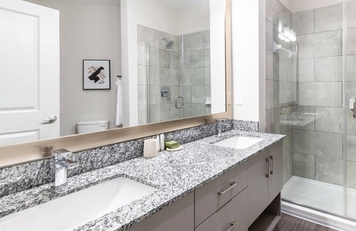 OakLeaf Plantation Apartment | Modern Apartment in Prime Location (ID8935X42)