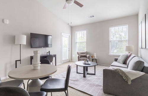 Johns Island Apartment | Modern Apartment in Prime Location (ID5679X21)