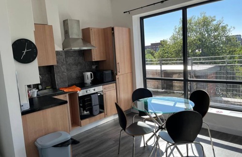 Chorlton-on-Medlock Apartment | Modern apartment in city centre