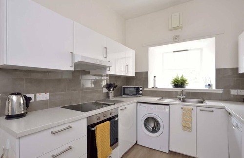 Kelso Apartment | Modern apartment in heart of Kelso. Well equipped, minutes walk to everything