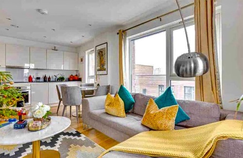 Walpole Apartment | Modern Apartment in London