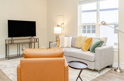 Beachwood Apartment | Modern Apartment in Prime Location (ID2685X5)