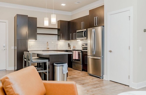 Beachwood Apartment | Modern Apartment in Prime Location (ID2685X5)