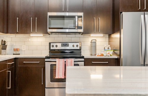 Beachwood Apartment | Modern Apartment in Prime Location (ID2685X5)