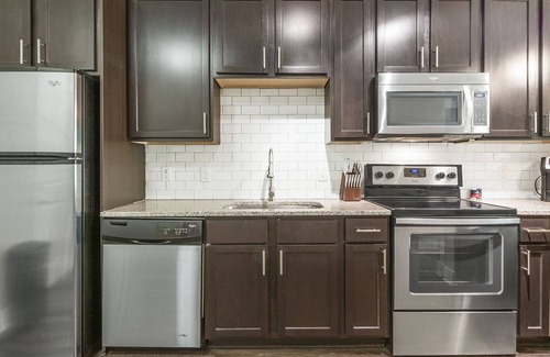 SouthPark Apartment | Modern Apartment in Prime Location (ID9577X84)