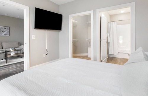 SouthPark Apartment | Modern Apartment in Prime Location (ID1284X157)