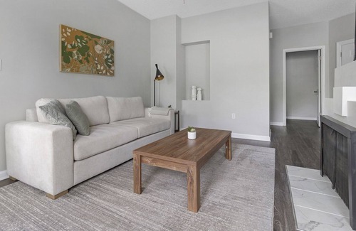 Charlotte Apartment | Modern Apartment in Prime Location (ID1380X186)