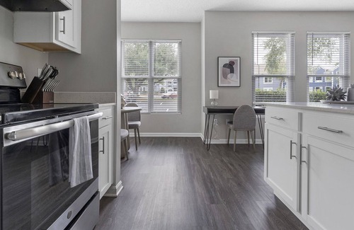 Charlotte Apartment | Modern Apartment in Prime Location (ID1380X186)