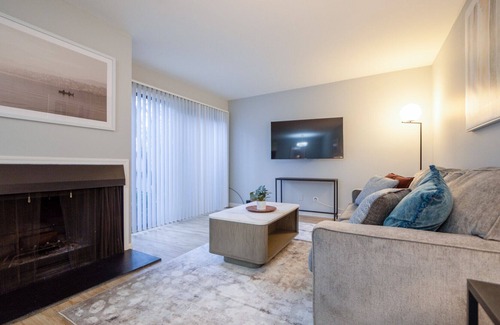 Lexington Apartment | Modern Apartment in Prime Location (ID7684X4)