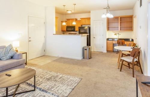Lexington Apartment | Modern Apartment in Prime Location (ID3811X44)