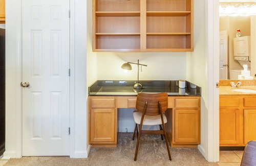 Lexington Apartment | Modern Apartment in Prime Location (ID3811X44)