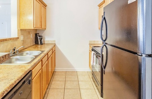 Lexington Apartment | Modern Apartment in Prime Location (ID3811X44)