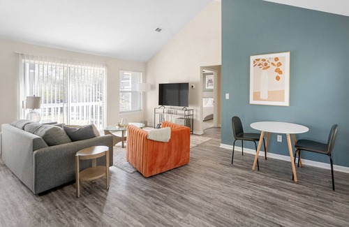 Mount Juliet Apartment | Modern Apartment in Prime Location (ID6690X67)