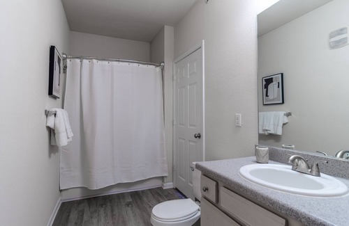 Mount Juliet Apartment | Modern Apartment in Prime Location (ID4039X27)