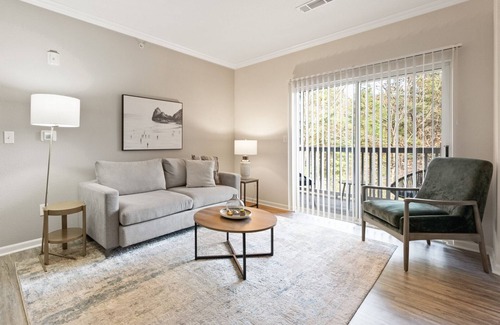 Mount Juliet Apartment | Modern Apartment in Prime Location (ID2693X56)
