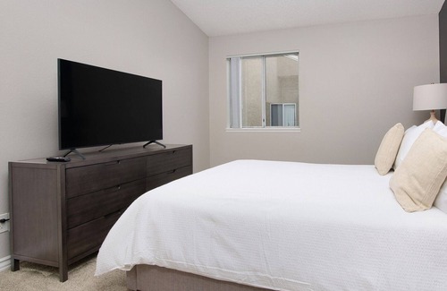 Tustin Apartment | Modern Apartment in Prime Location (ID8449X41)