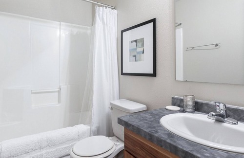 Vancouver Apartment | Modern Apartment in Prime Location (ID4517)