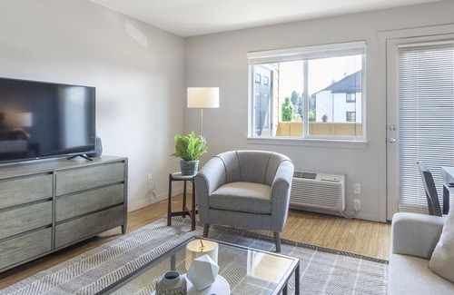 Vancouver Apartment | Modern Apartment in Prime Location (ID7205X60)