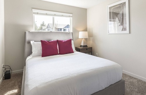 Vancouver Apartment | Modern Apartment in Prime Location (ID7205X60)