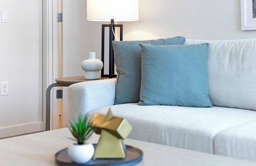 Downtown Vancouver Apartment | Modern Apartment in Prime Location (ID9173X17)