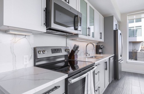 Downtown Vancouver Apartment | Modern Apartment in Prime Location (ID8566X33)