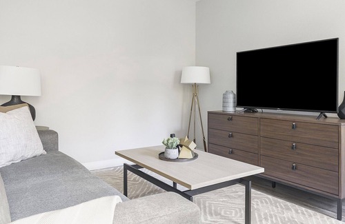 Pleasant Valley Apartment | Modern Apartment in Prime Location (ID5126X43)