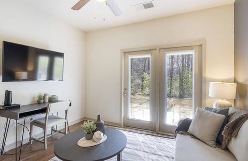 Shannon Apartment | Modern Apartment in Prime Location (ID3558X97)