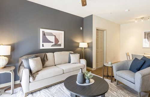Shannon Apartment | Modern Apartment in Prime Location (ID3558X97)
