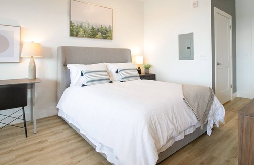 Blue Ash Apartment | Modern Apartment in Prime Location (ID7158X72)