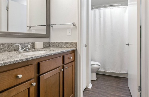 Blue Ash Apartment | Modern Apartment in Prime Location (ID1387X808)