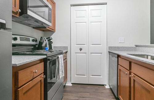 Blue Ash Apartment | Modern Apartment in Prime Location (ID1387X817)