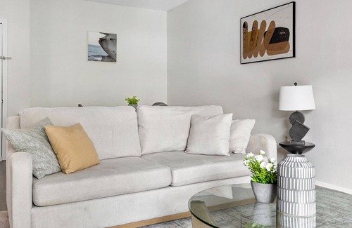 Blue Ash Apartment | Modern Apartment in Prime Location (ID4123X24)